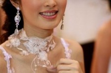 北海人妖皇后(中国富豪娶人妖皇后)