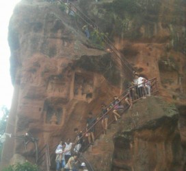 北海乐山旅游攻略(乐山旅游攻略自由行路线推荐)